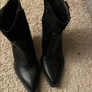 Rouge Helium Black Heeled Boots